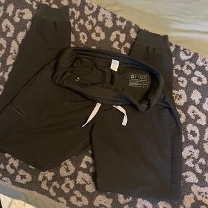 They unfortunately are too small. Otherwise I keep them because they’re black.